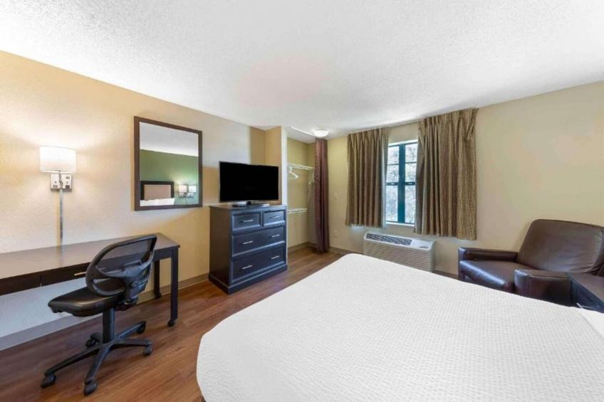 1 Queen Bed  Suite Non-Smoking Kitchen - foto 12