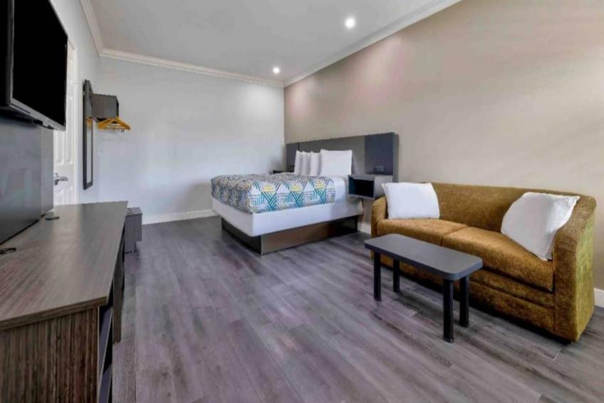 1 Queen Bed  Mobil Acces Tub Nsmk Minifridg - foto 3