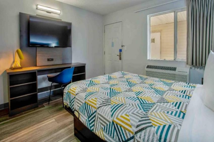 1 Queen Bed  Micfridge - foto 15