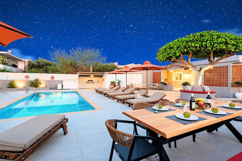 mit Privatpool für 24 Personen in Paralia Kourna, Kreta