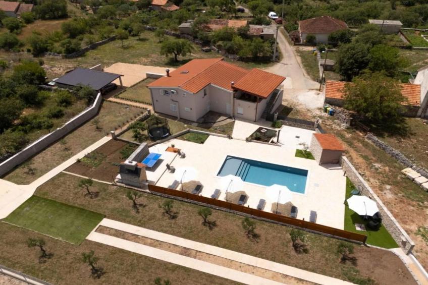 Five Bedroom Villa With Pool - foto 43