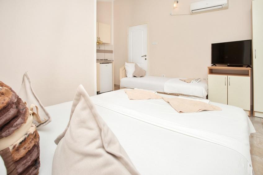 Perfect Budva Stay Near the Sea & Aqua Park - Comfort Triple Studio 1\/1 1 - foto 9