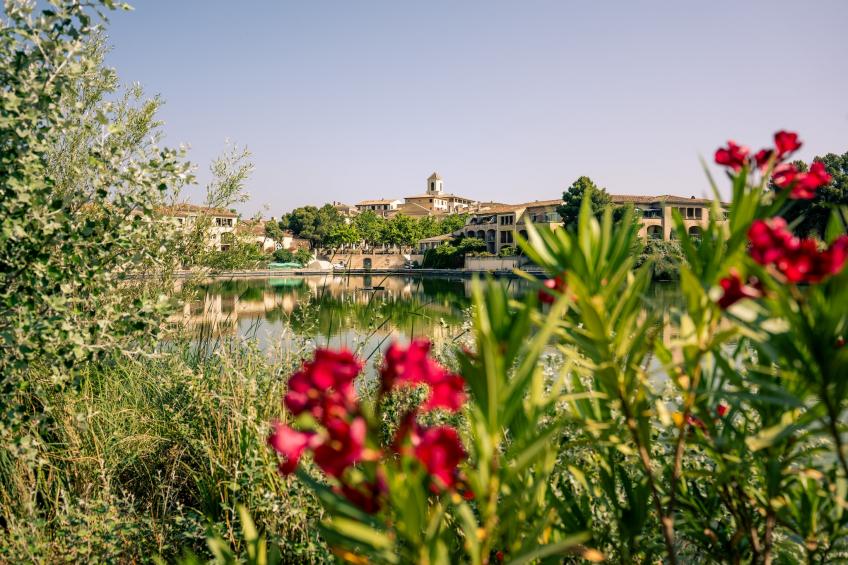 Pierre & Vacances Village Pont Royal en Provence Apartment 5 people - 1 bedroom - Balcony or terrace - foto 29
