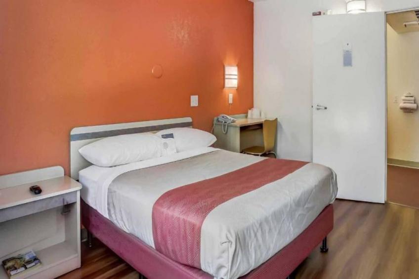 1 Queen Bed  Smoking - foto 3