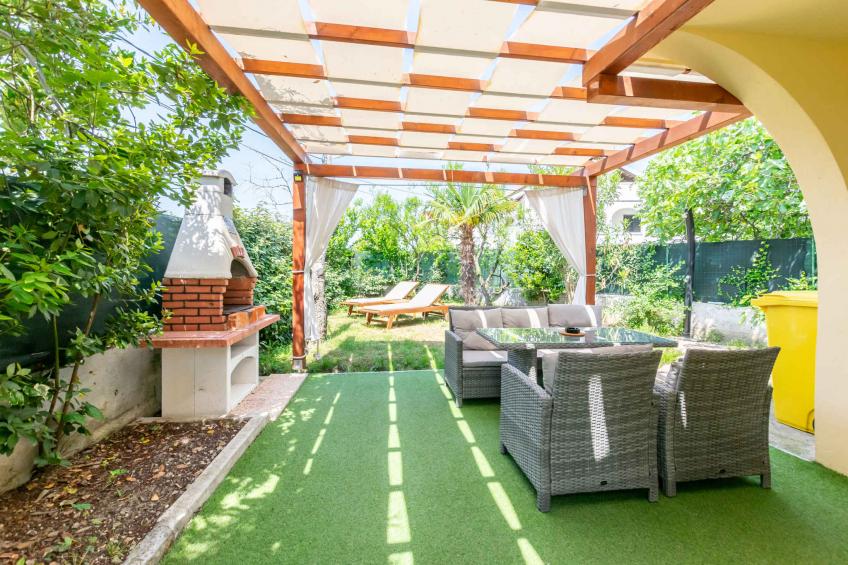 Holiday home with terrace and barbecue - BF-ZP6YR - foto 6