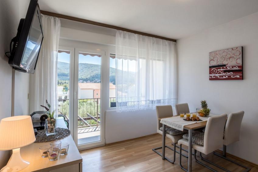 Tihana mit mediterranem Garten - foto 19