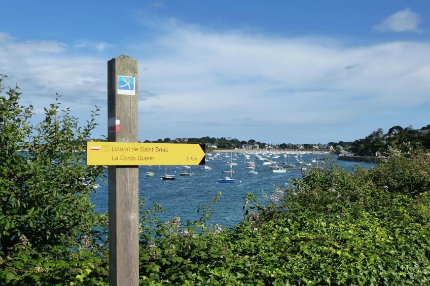Dupleix dans un jardin bucolique à Saint Briac sur Mer - foto 11