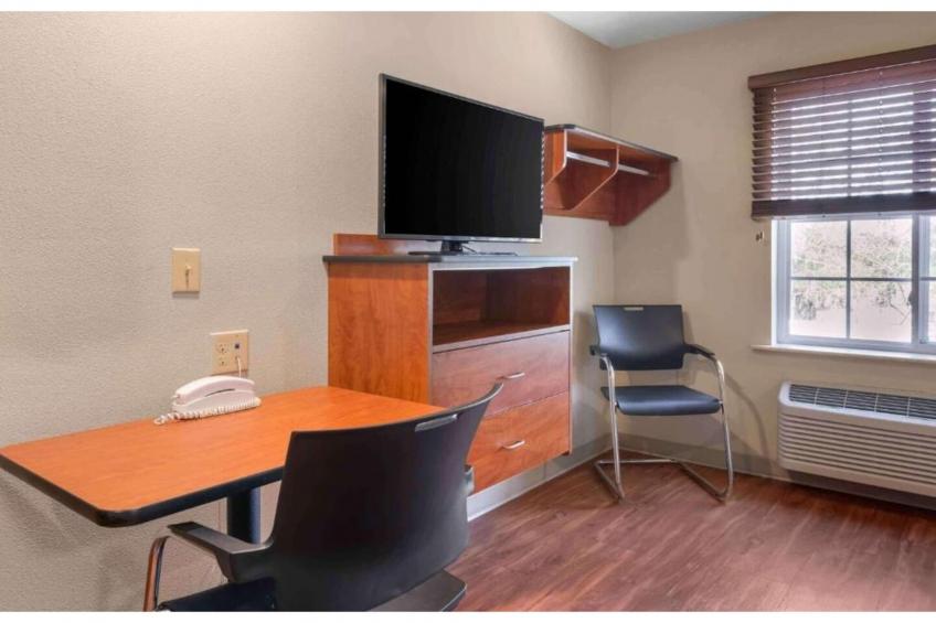 1 Full Bed | ADA\/Tub\/Non-Smoking\/Kitchen - foto 19