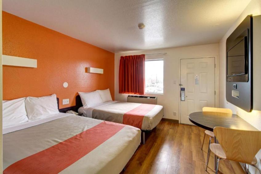 2 Full Beds  Smoking Micfridge - foto 9