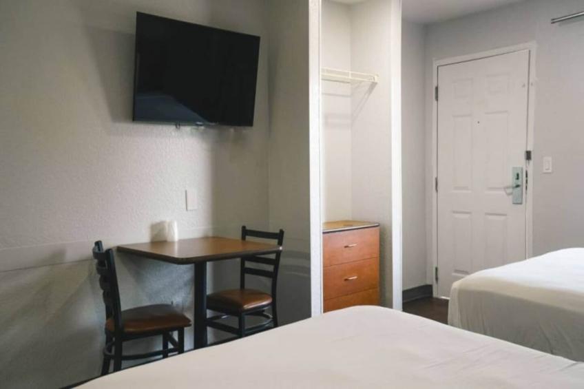 2 Queen Beds  Non-Smoking Kitchen - foto 9