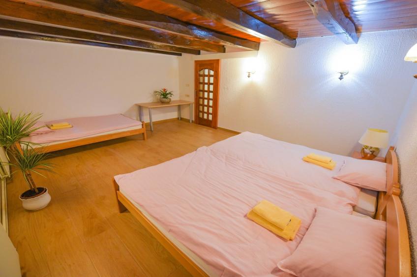 Cozy Luxe Holiday Home with Natural Thermal Bath - Seven Bedroom Holiday Home - foto 20