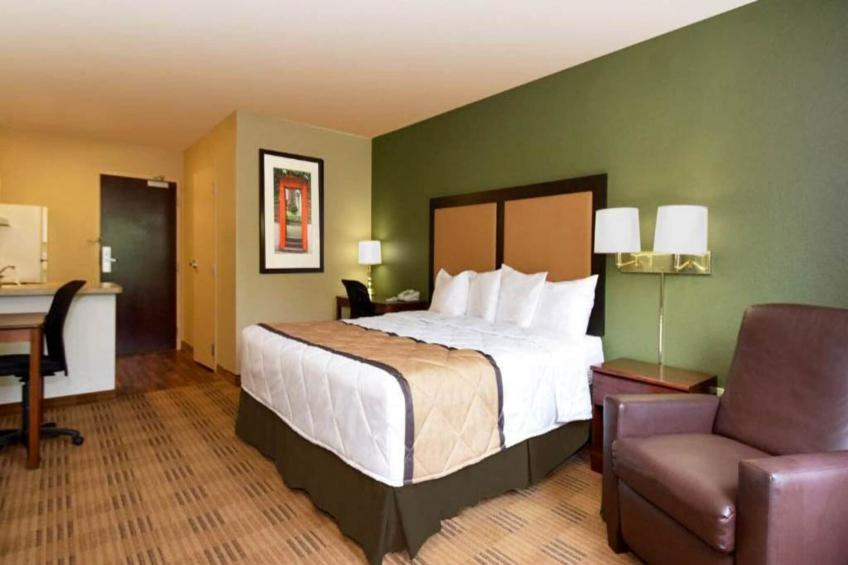 1 Queen Bed | Non-Smoking, Kitchen - foto 2