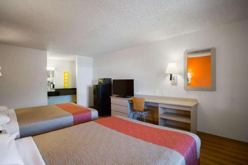 2 Full Beds  Smoking - foto 5