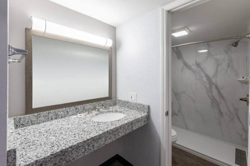 2 Queen Beds  Non-Smoking Kitchen - foto 28