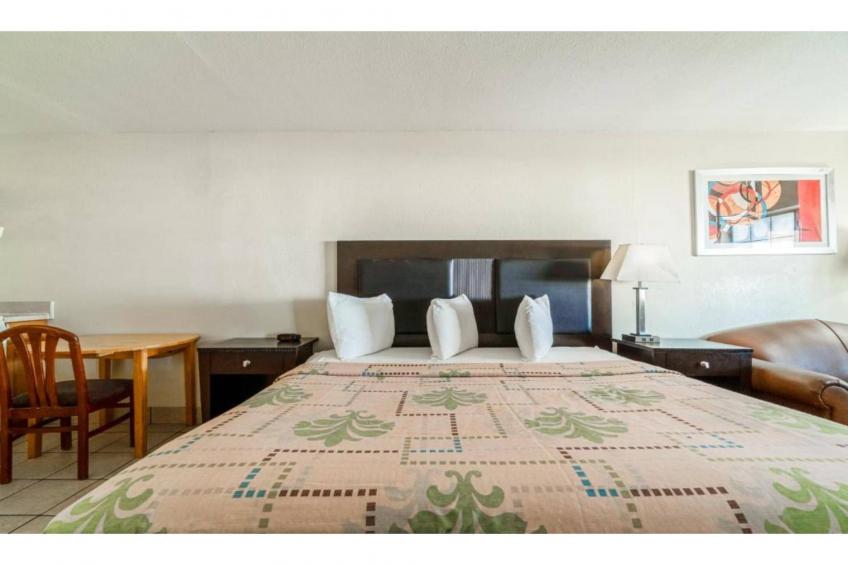 King Bed with Kitchenette Non-Smoking - foto 15