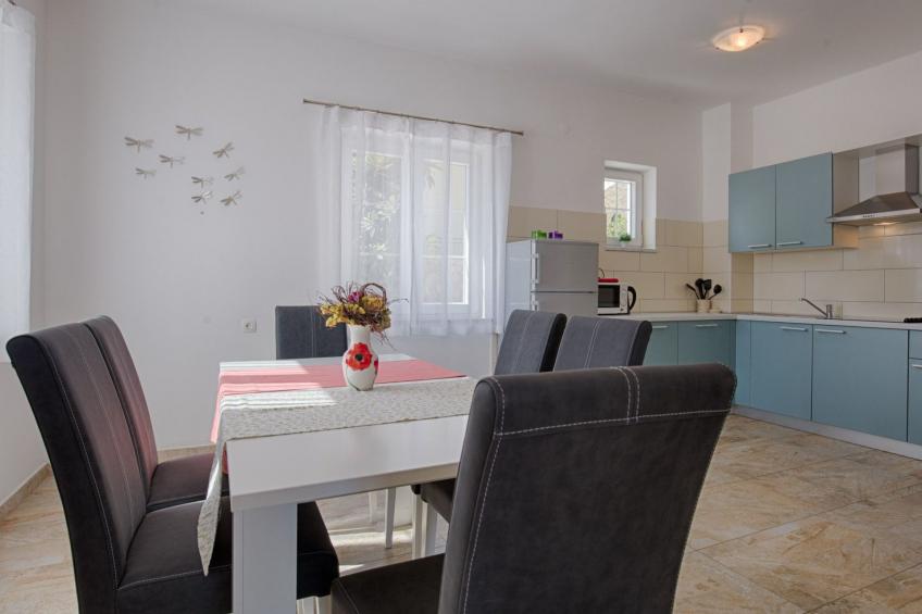 Luxuriöse Villa mit Pool, großem mediterranen Garten und Kinderspielplatz. - foto 38