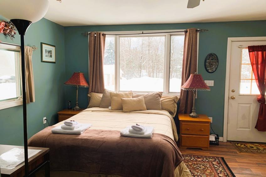 King Bed Riverfront Suite - foto 16
