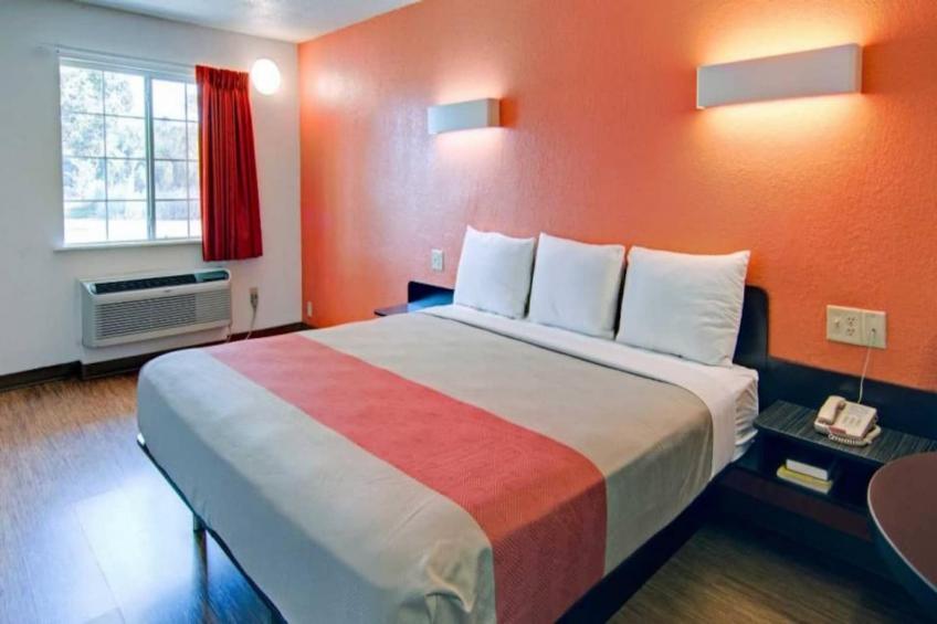 1 King Bed  Non-Smoking - foto 8