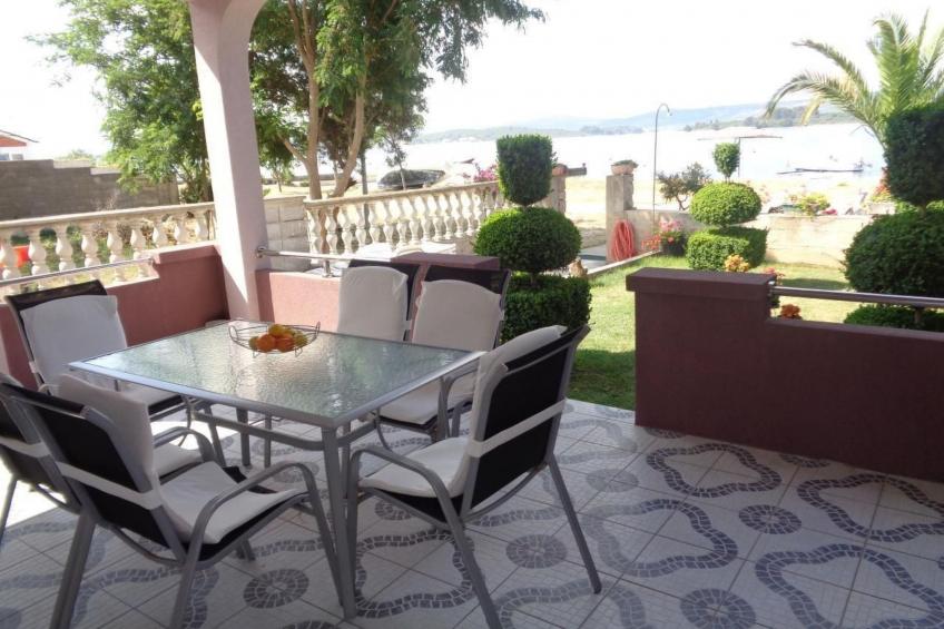 in Turanj mit Grill und Terrasse - foto 4