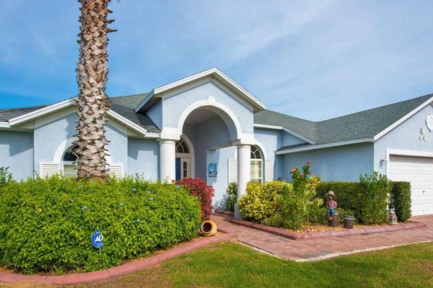 Sonniger Privatpool mit freistehendem Whirlpool und Filmraum - foto 37