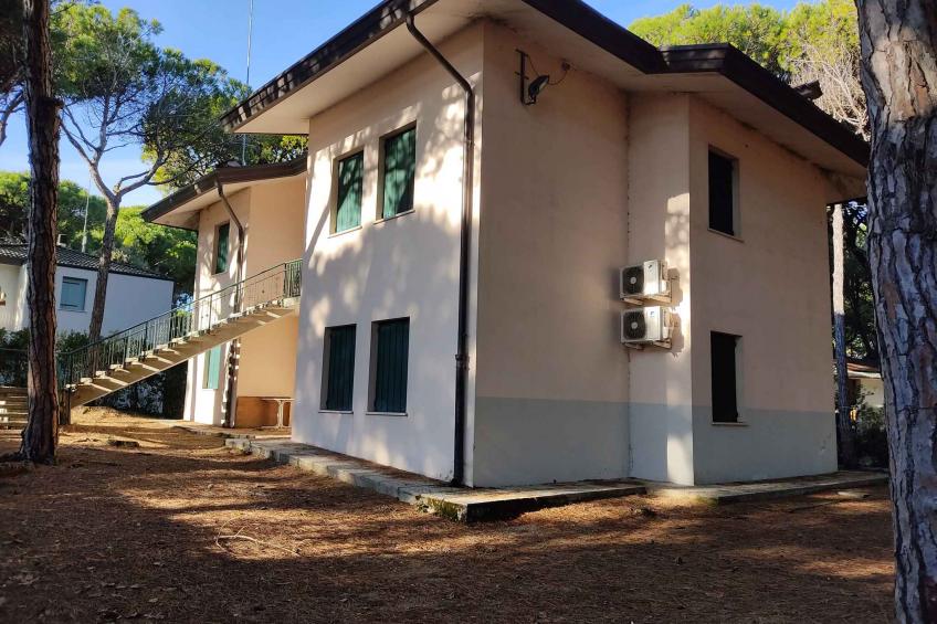Vakantiehuis Appartement in een viergezinswoning in een dennenbos - VW-4CZPH