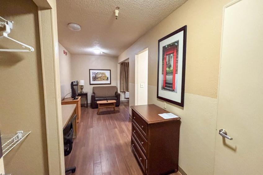 1 Queen Bed | Non-Smoking, Micfridge - foto 53