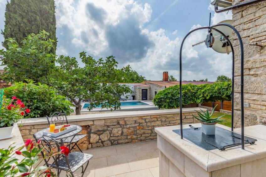 Courtyard Ivini - foto 16