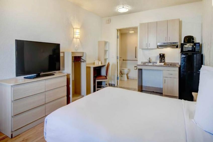 1 FULL BED  MOBILITY ACCESSIBLE TUB NON-SMOKING KITCHEN - foto 9