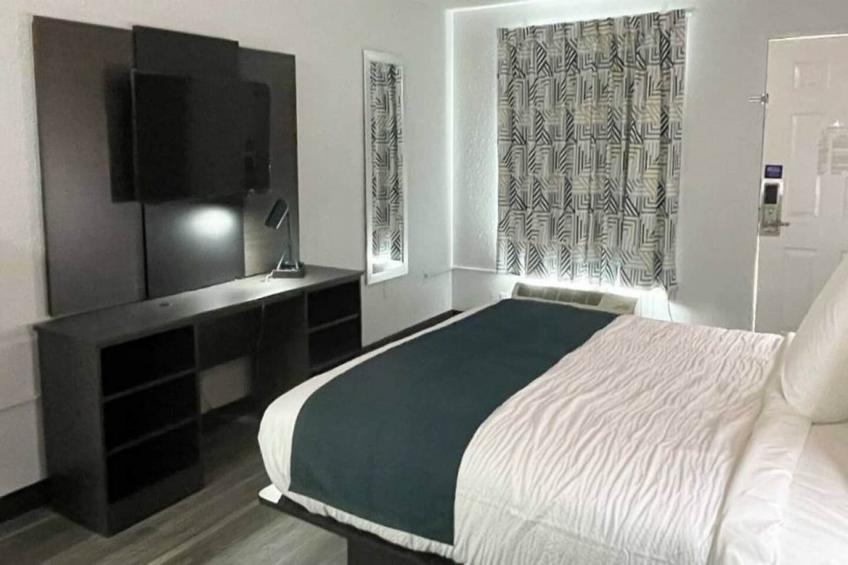 1 King Bed  Smoking Micfridge - foto 9