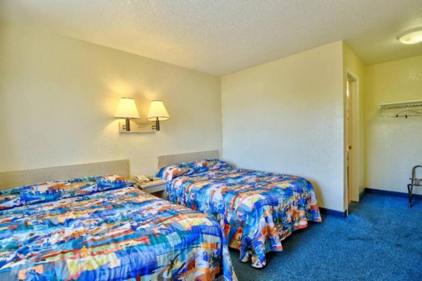 2 FULL BEDS  MOBILITY ACCESS RI SHOWER NSMK - foto 9