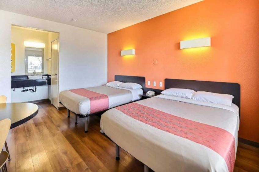 2 Queen Beds  Micfridge - foto 6
