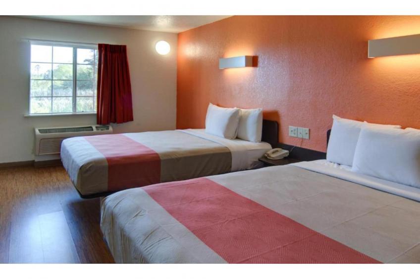 2 QUEEN BEDS  DELUXE NON-SMOKING - foto 9