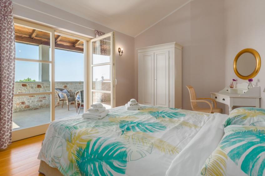 Villa mit Pool, Garten und Sommerküche - foto 26