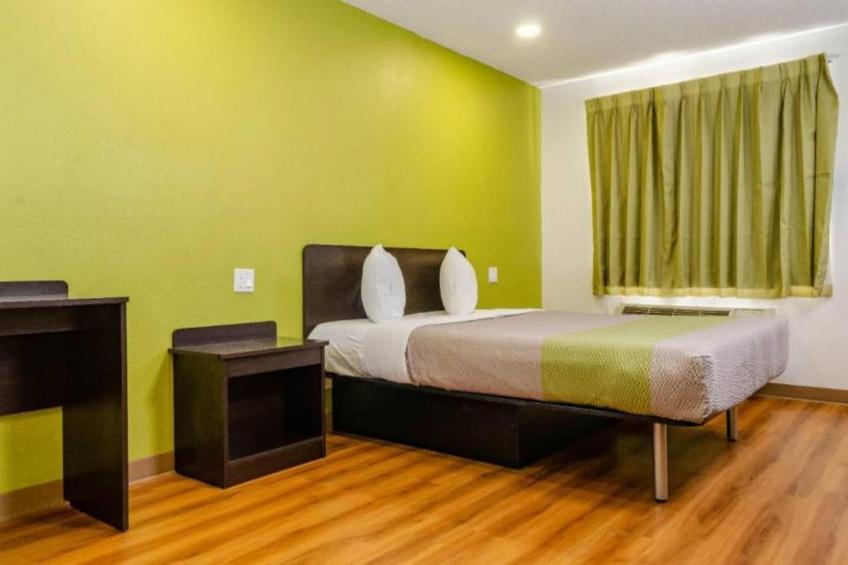 1 Queen Bed  ADA/RI Shower/Non-Smoking - foto 25