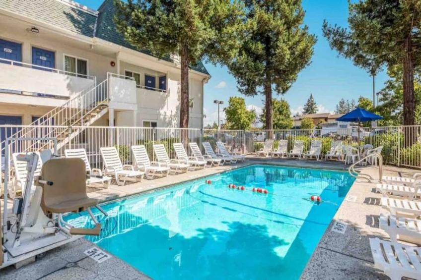 1 Queen Bed  ADA/Tub/Micfridge - foto 70