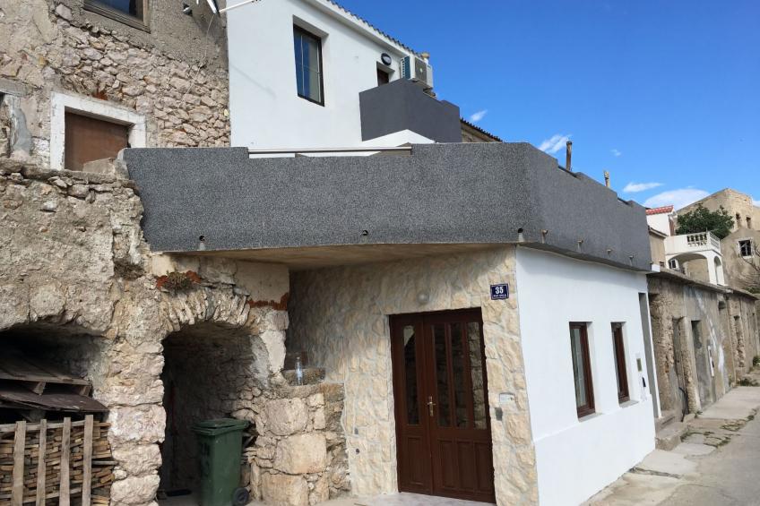 mit Blick auf das Wasser