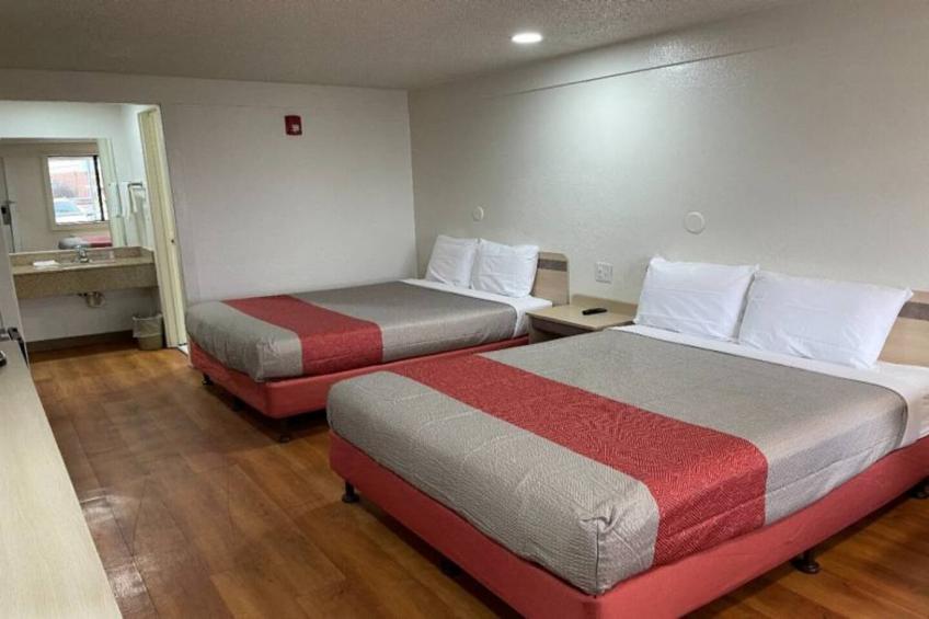 2 Queen Beds  Non-Smoking Micfridge - foto 16