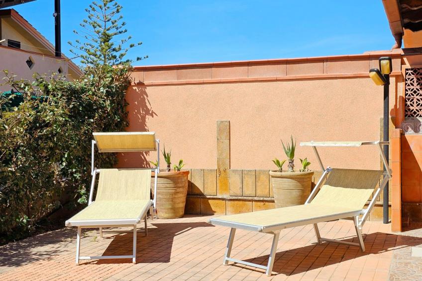 Helle mediterrane Villa mit Veranda und Garten - foto 17