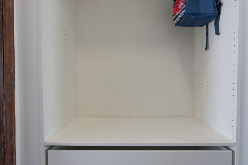 Spektakuläre Höhle mit zwei großen Terrassen am Meer - foto 9