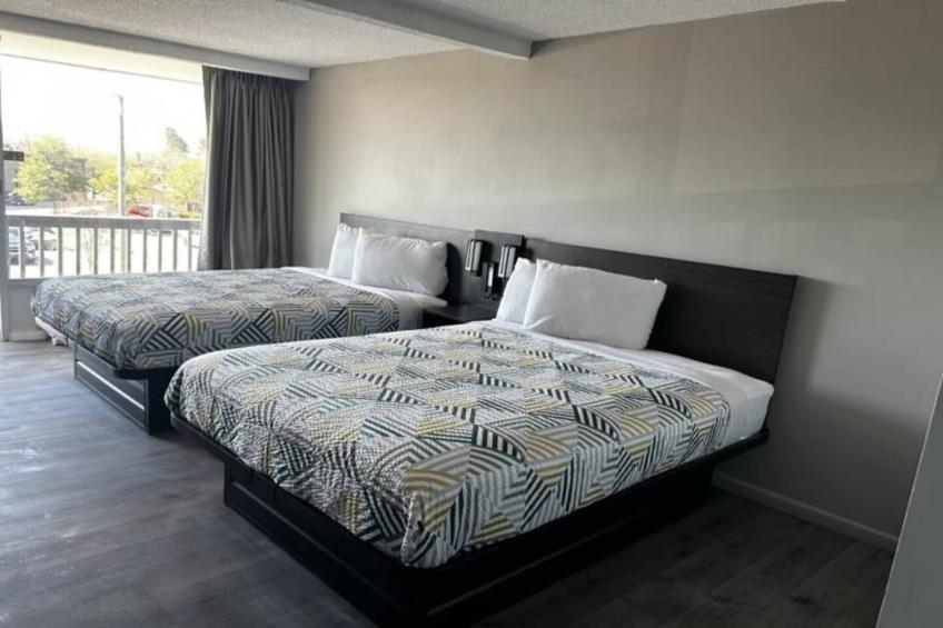 2 Queen Beds  Non-Smoking Micfridge - foto 22
