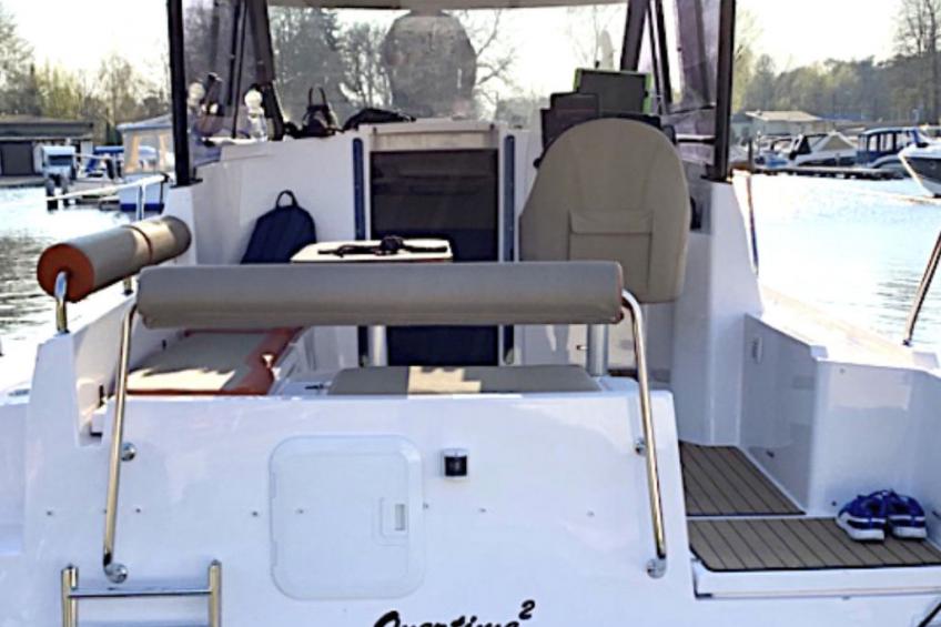 Yacht Overtime im Hafen der Marina Braunsbedra - foto 27