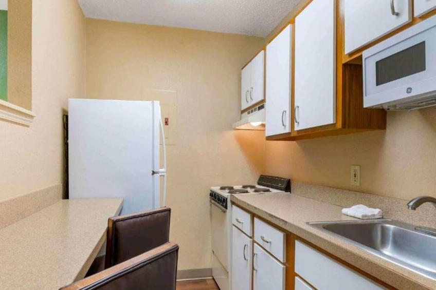 1 Queen Bed | Non-Smoking, Kitchen - foto 12