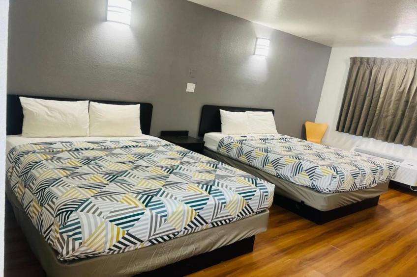 2 Full Beds  Non-Smoking Micfridge - foto 14