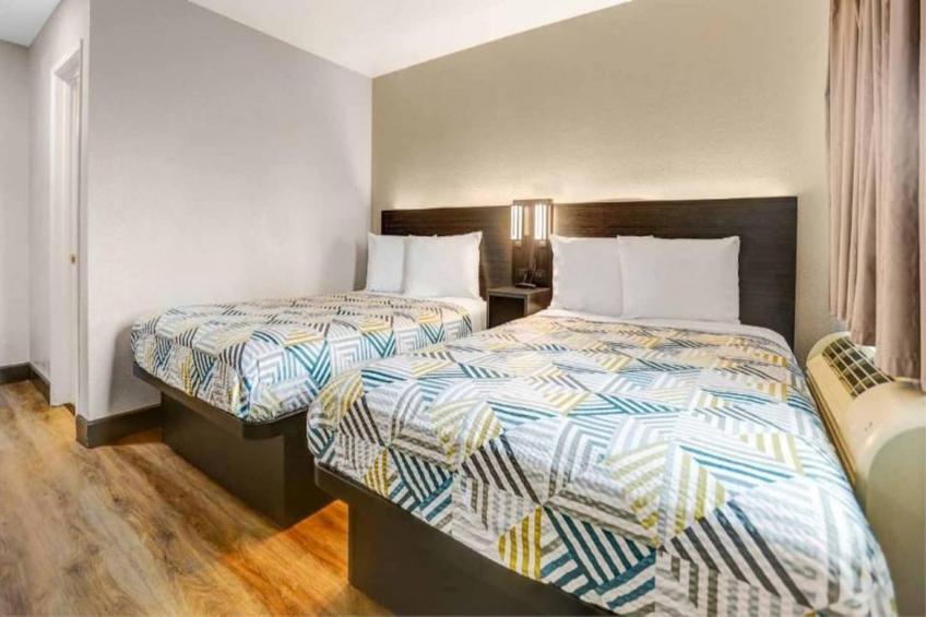 2 Full Beds  Smoking - foto 10