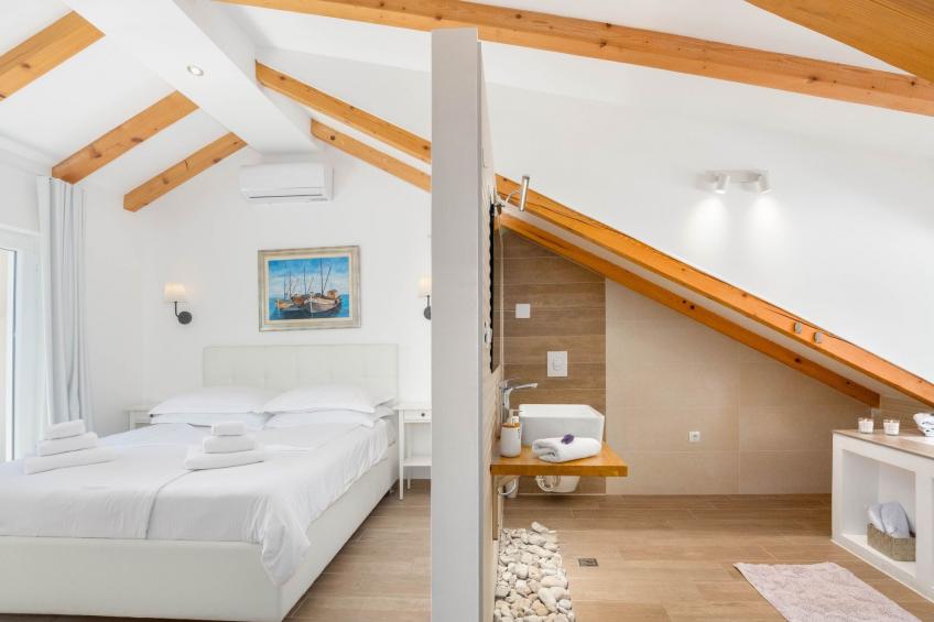 3 Schlafzimmer Villa mit beheiztem Pool und Meerblick - foto 34