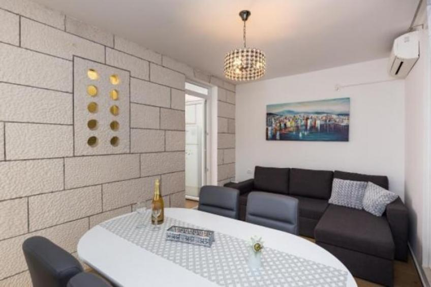Apartment Hitri - One Bedroom Apartment with Terrace and Garden View - foto 4