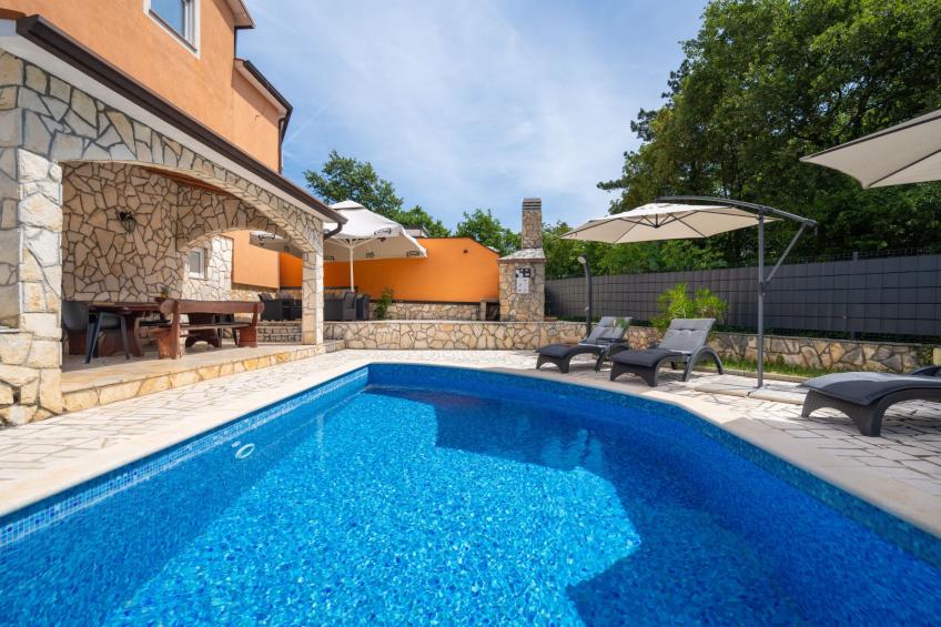 Villa Fortuna für bis zu 9 Personen und mit beheiztem Aussenpool