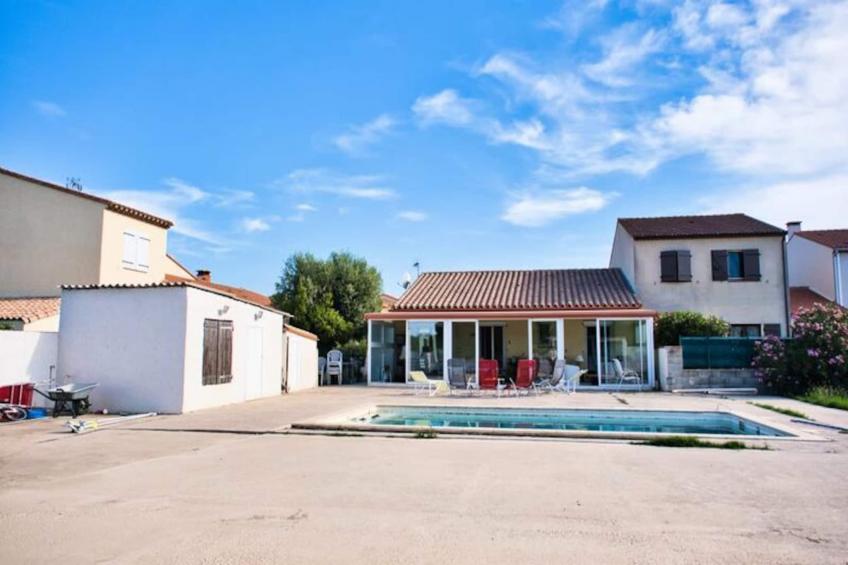 Maison Spacieuse Avec Jardin Et Piscine Privée