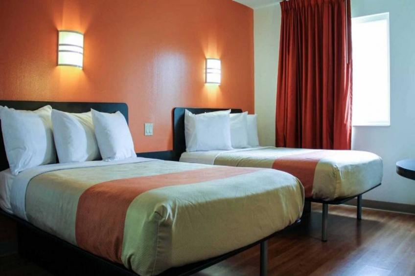 2 Full Beds  Non-Smoking