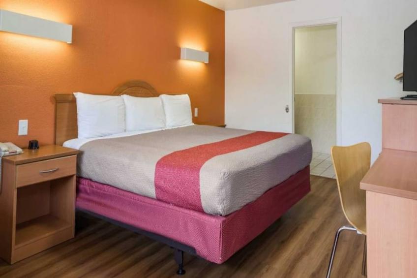 1 King Bed  Non-Smoking - foto 20